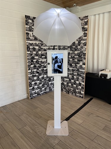 Glam Booth w/large display screen on back