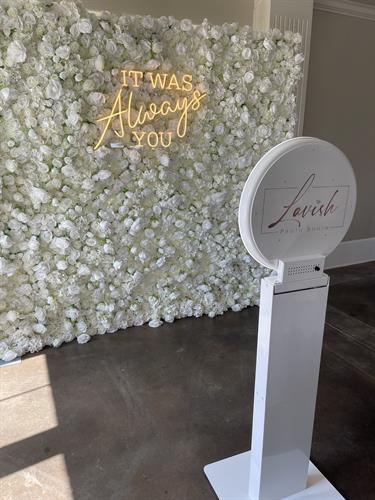 Selfie Photo Booth & White Flower Wall