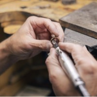 Dean's Jewelry Launches Hope Sparkles Event to Support Local Families Through Jewelry Care Initiative