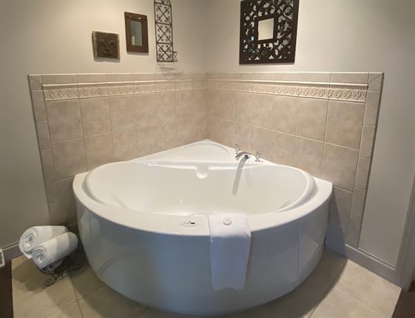 Royal suite jacuzzi tub