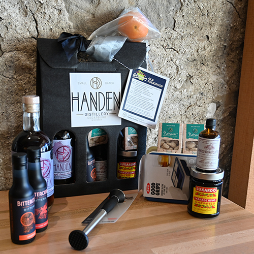 Our most popular kit. EVERYTHING you need to make Handen's famous Genuine Wisconsin Old Fashioned cocktail.