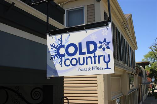 Cold Country Vines & Wines sign