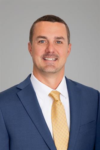 Gallery Image 004_USE_THIS_ONE-EdwardJones_keepers1.jpg