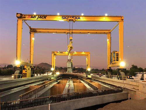 RTG cranes for bridge building, repair or maintenance without traffic closures