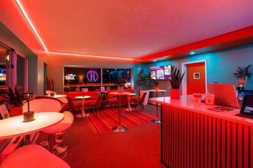 Join us in the Hi-Fi Lounge for cocktails during Happy Hour!