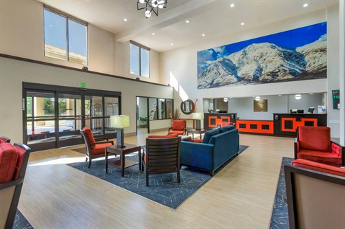 Comfort Suites Lobby