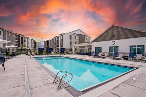 Pool & Spa