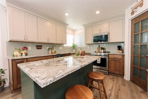Kitchen Remodel 3-Tone Cabinetry Kitchen Remodel 3-Tone Cabinetry