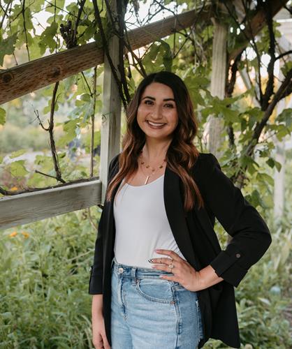 Victoria Flores- Associate Clinical Social Worker 