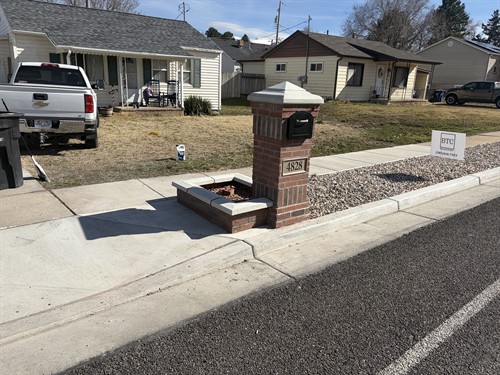 Brick mailbox with planter 