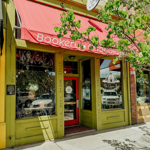 Outside The Queen Bee Giftery on 25th Street