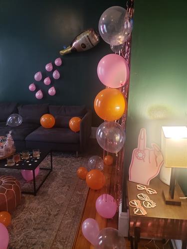 Bachelorette: Living room decor