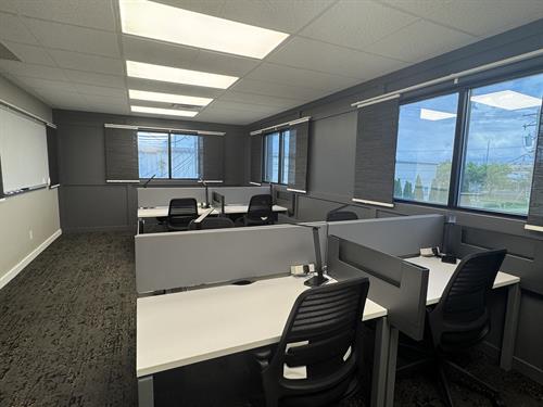 Coworking - Get a fully equipped professional office, but only pay for the number of desks you actually use.