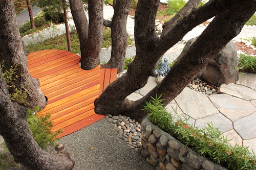 Small integrated tree deck