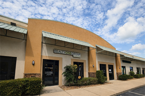 Gallery Image Wideshot_-_Front_of_Office.png