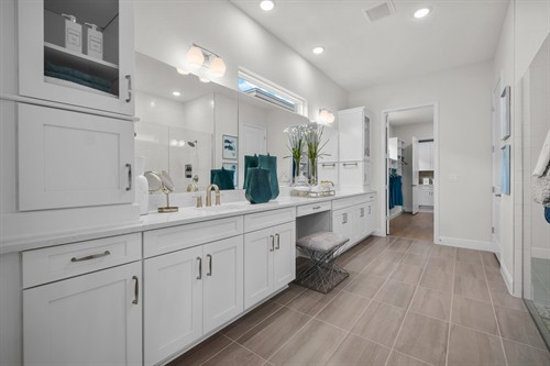 Lantana Model Primary Bath in Ridgehaven