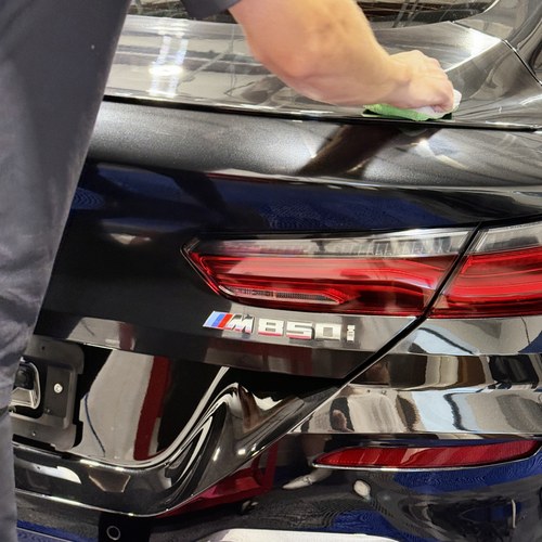 Ceramic coating gloss on a BMW M850i