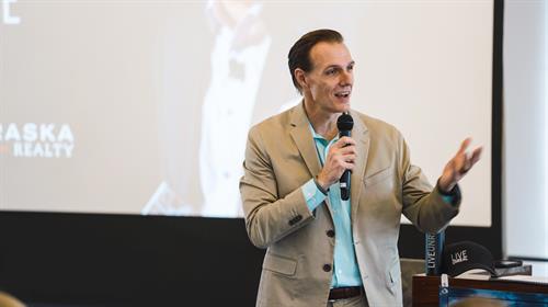 Gallery Image NR_Best_Photos_Pictures_Andy_speaking.jpg