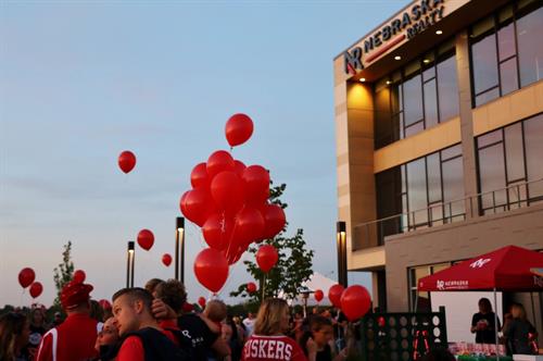 Gallery Image NR_Best_Photos_Pictures_tailgate_party_baloons.jpg