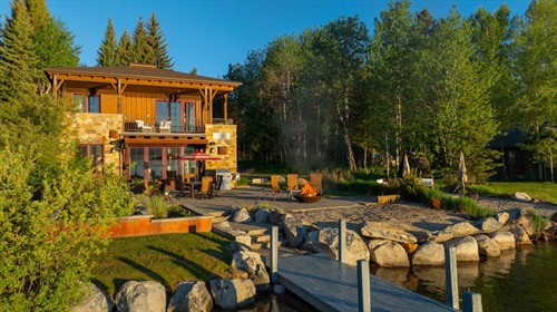 Gallery Image 035-Back_of_Home.jpg