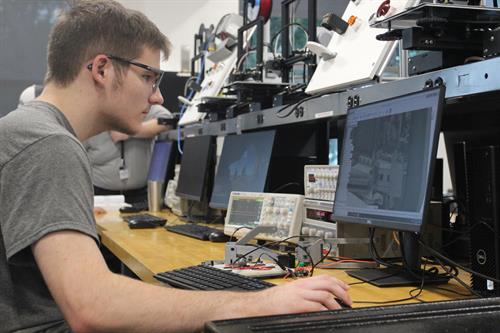 Advanced Manufacturing Technology student Advanced Manufacturing Technology student