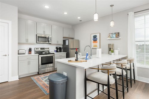 furnished apartment with full kitchen in New Albany ohio