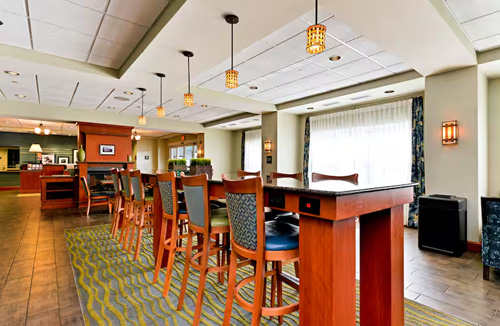 Gallery Image 05-dining-area-02.jpg