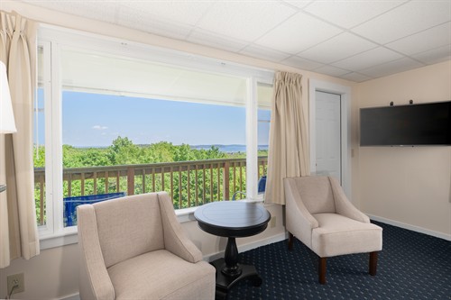 Gallery Image WVIKingOverOffice_Courtyard_Building_Room49_-4.jpg