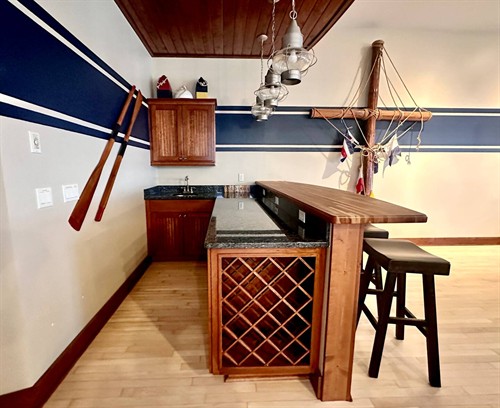 Wet bar with beverage chiller