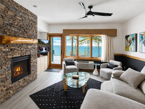 "Lakeside" dog-friendly 3-bedroom walkout condo with sweeping Lake Superior views!