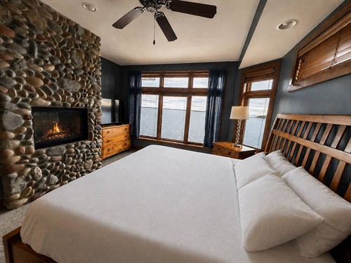 Beautiful views and fireplace in Jr. ensuite bedroom