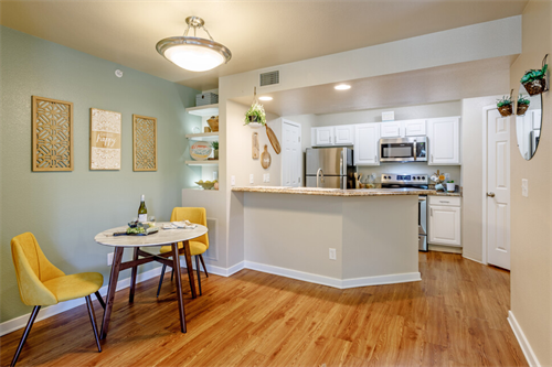Gallery Image Viewpoint_Dining_with_Bartop.PNG
