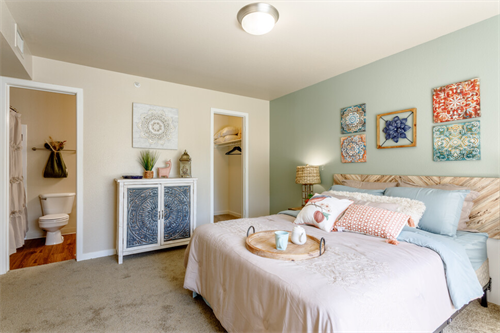Gallery Image Viewpoint_Main_Bedroom.PNG