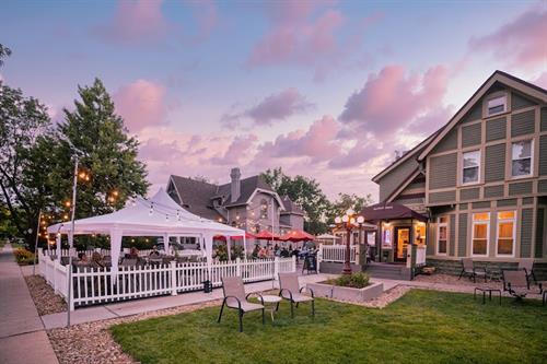 Based in an 1890's house, Martinis comes with a comfortable and warm enviroment Based in an 1890's house, Martinis comes with a comfortable and warm enviroment