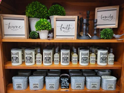 Gallery Image scents_of_soy_candles_hortens_mercantile_canton_tx.jpg