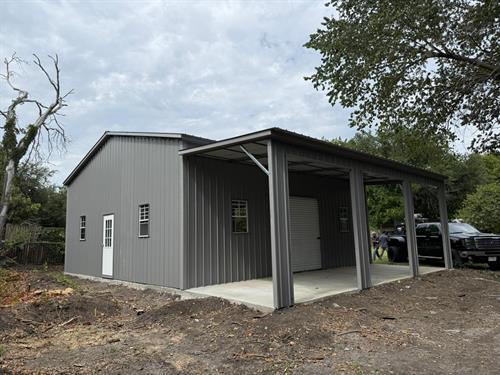 Garage w/ Lean to 