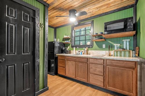 Gallery Image AirBNBi-8.jpg