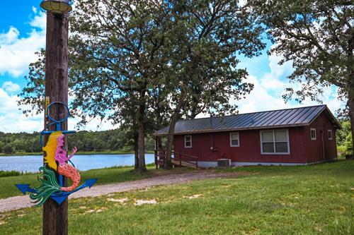 Mermaid cabin 2bd, 2ba, wrap around porch, direct lakeside access