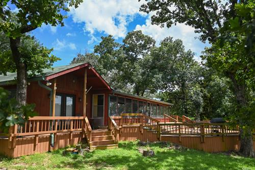 Butterfly cabin 3bd, 2ba, screened porch, massive deck, direct lakeside access