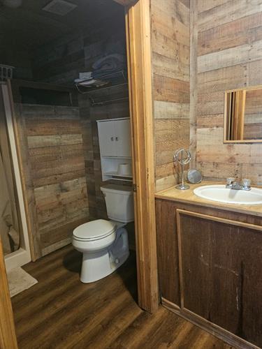 Gallery Image bathroom.jpg