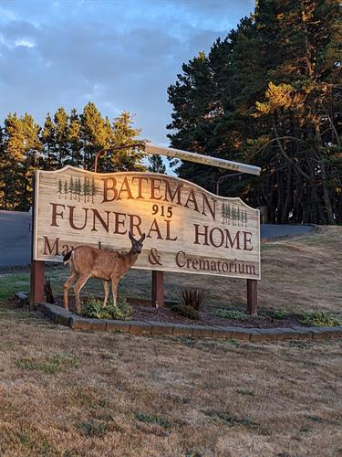 Deer in front of Bateman Funeral Home sign
