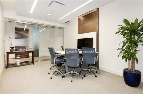 5 Person Meeting Room