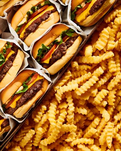 Shake Shack offers a variety of large order options that are perfect for corporate lunches, office meetings, team events, or even special gatherings in residential communities. Whether you’re looking to feed a group of 10 or 100, we can customize an order that meets your needs and delivers the Shack’s signature deliciousness. 