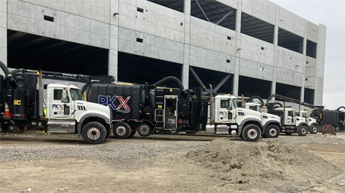 Gallery Image Hydro_Trucks_Lined_Up.png