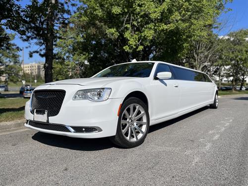Gallery Image price4limo-chrysler-300-limo.jpg