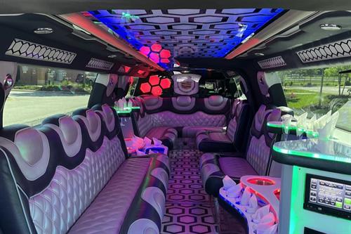 Gallery Image price4limo-escalade-limo-interior.jpg