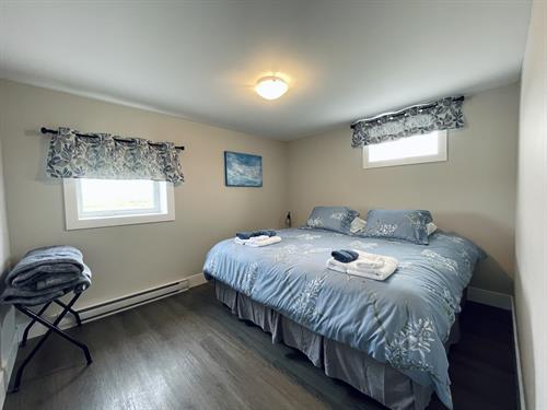 Cape Pine Room (single or King setup available; private ensuite)