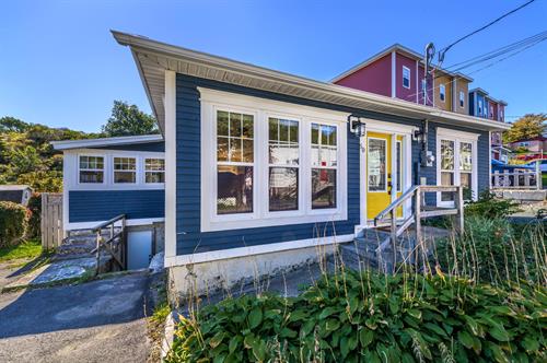 Quayside Quidi Vidi is a four bedroom bunglaow in the heart of the historic village in St. John's