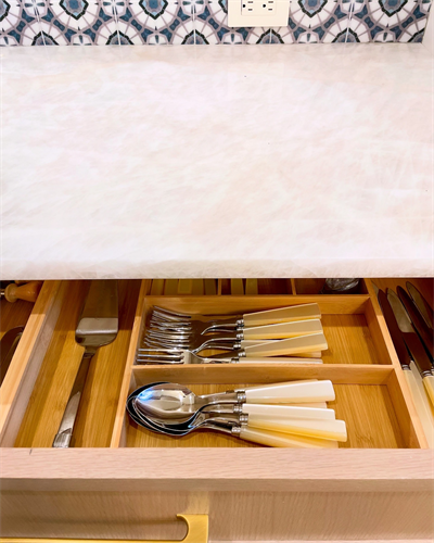 Gallery Image Kitchen_Silverware_FL.png
