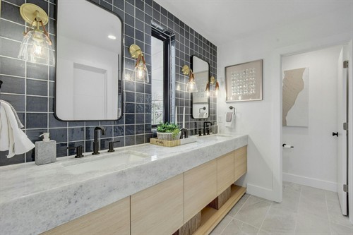 Gallery Image 029-460089-2605_East_13th_057_13176926.jpg